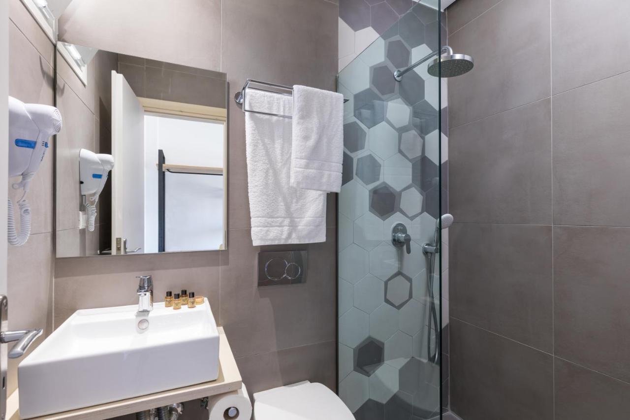 Deluxe Double or Twin Room Pool View