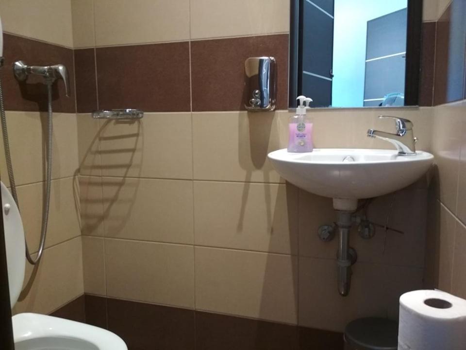Quarto Econômico com 2 Camas de Solteiro