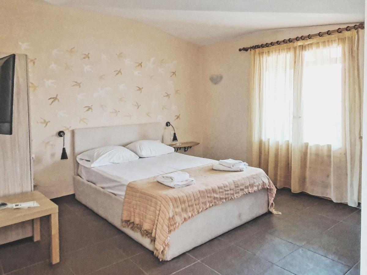 Studio (4 Adults),1012260280:JPEG