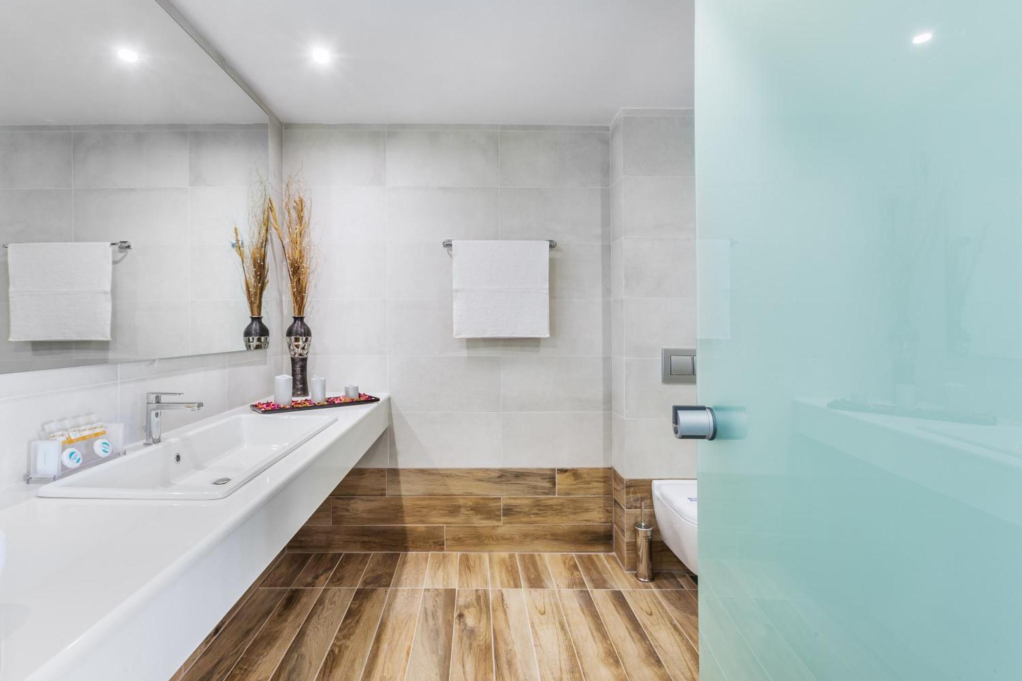 Deluxe Double Room,1012677605:JPEG