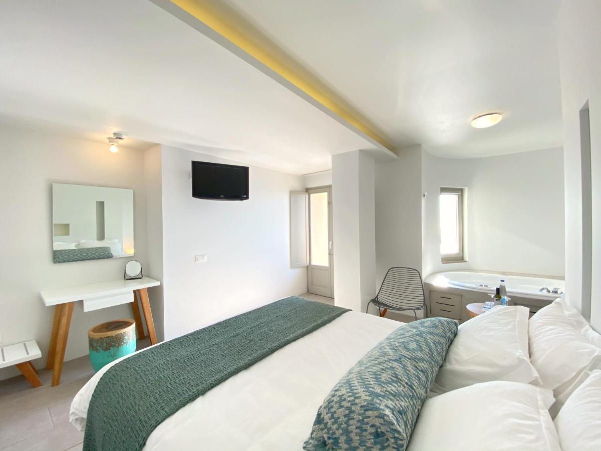 Junior Suite Caldera View