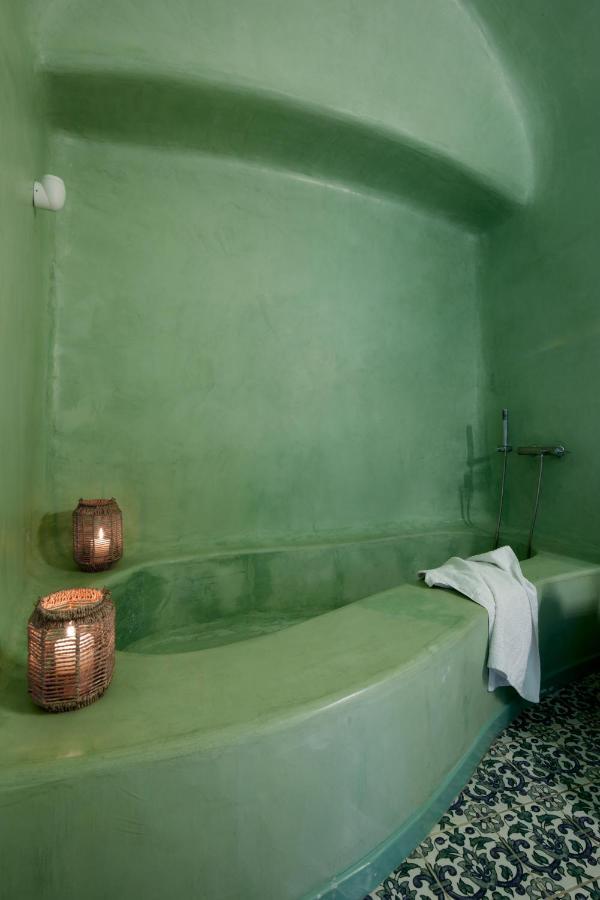 Emerald Suite Outdoor Hot Tub