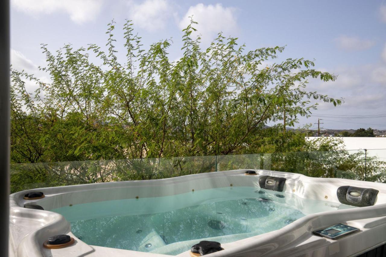 Executive Suite with Outdoor Jacuzzi