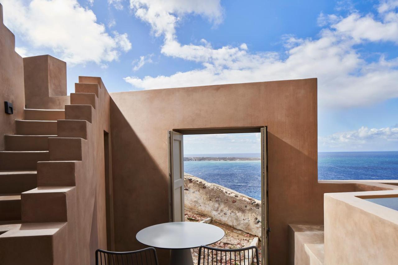 Suite con bañera de hidromasaje y vistas al mar
