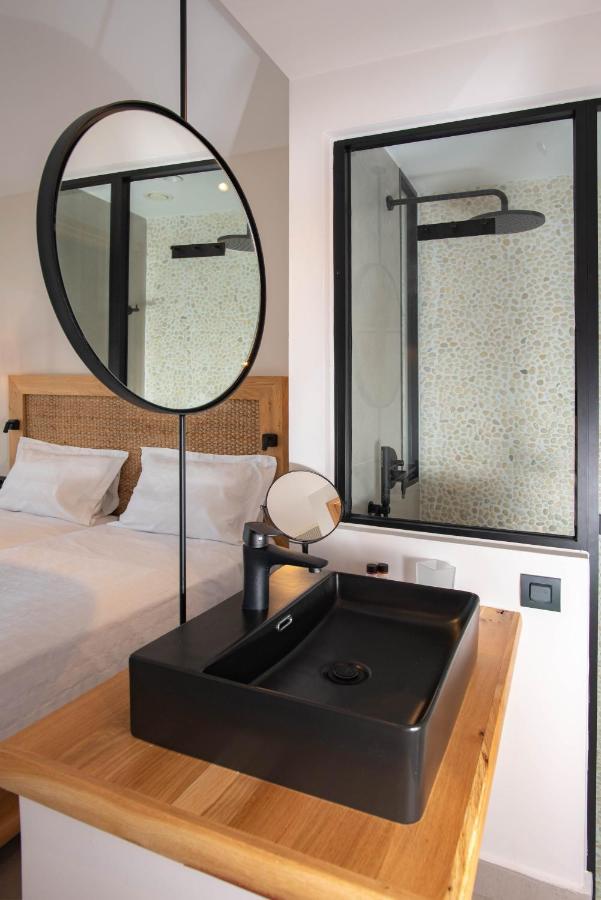 Junior Suite with Garden or Side Sea View & Sharing Pool