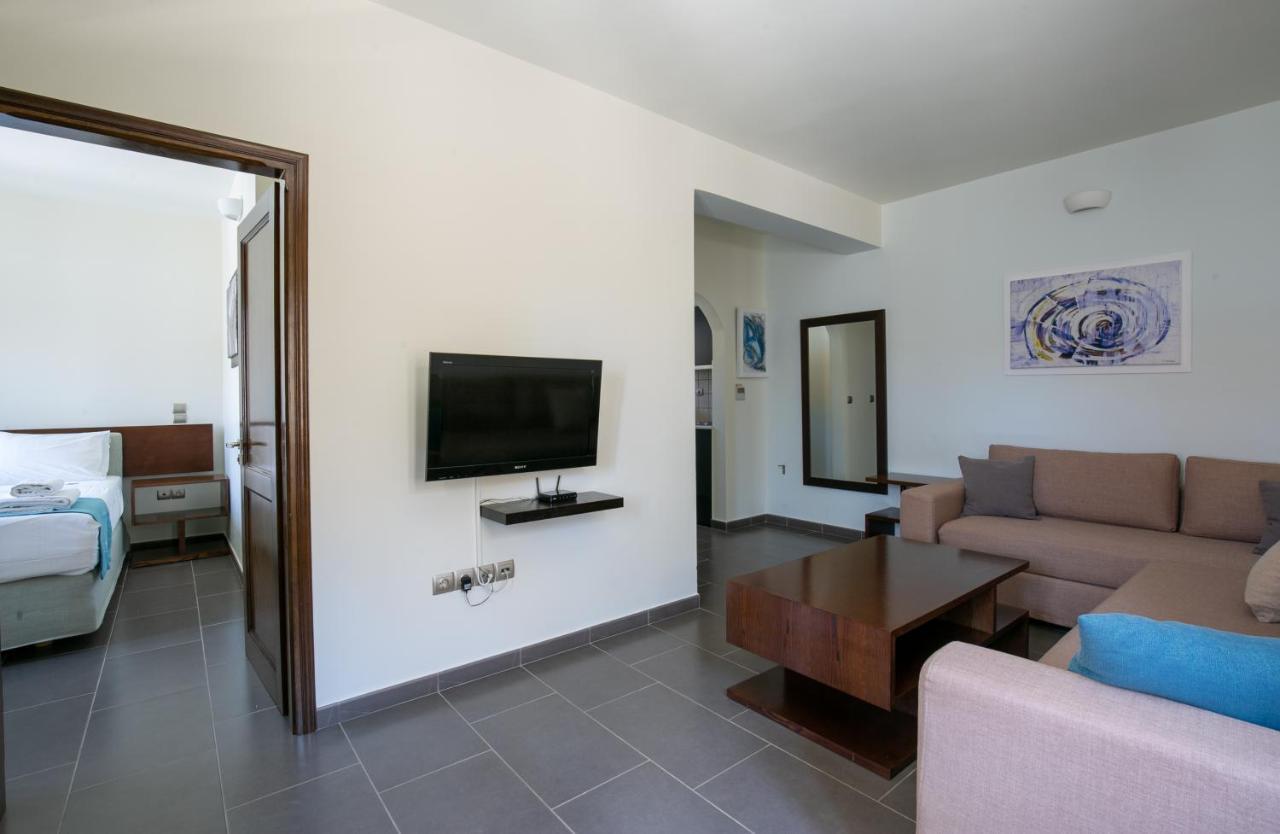 Deluxe Suite with Garden View,1077574108:JPEG