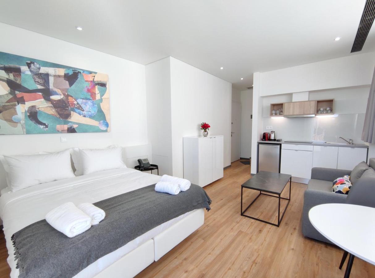 Studio,1084853227:JPEG