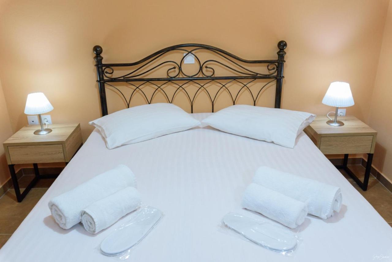 Semi-Basement Double Room,1094732565:JPEG