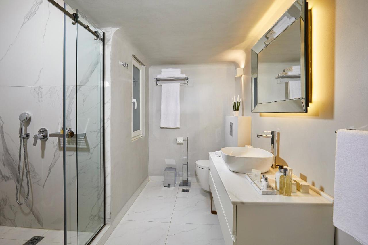 Signature Suite Balcony & Acropolis View
