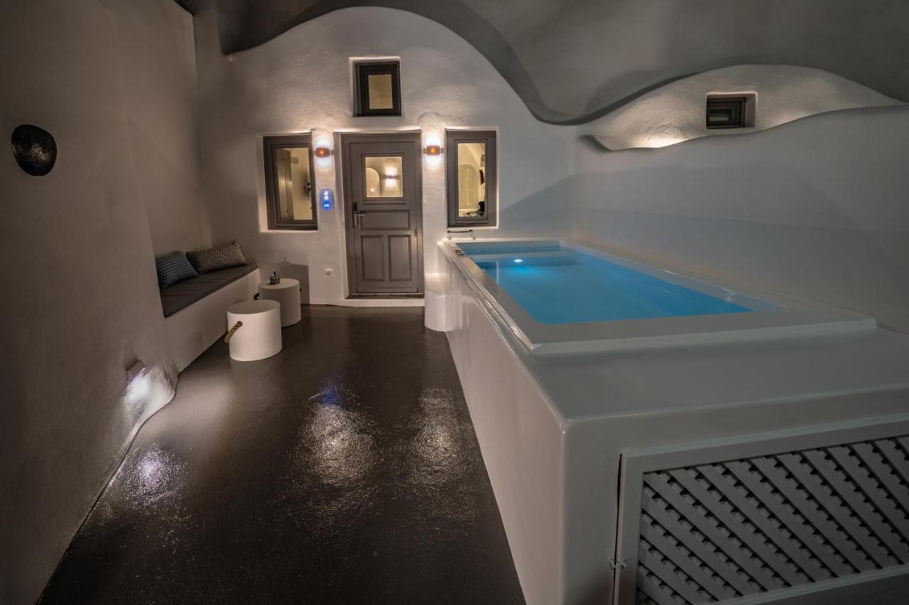 Honeymoon Cave Suite outdoor Hot Tub,1108353891:JPEG