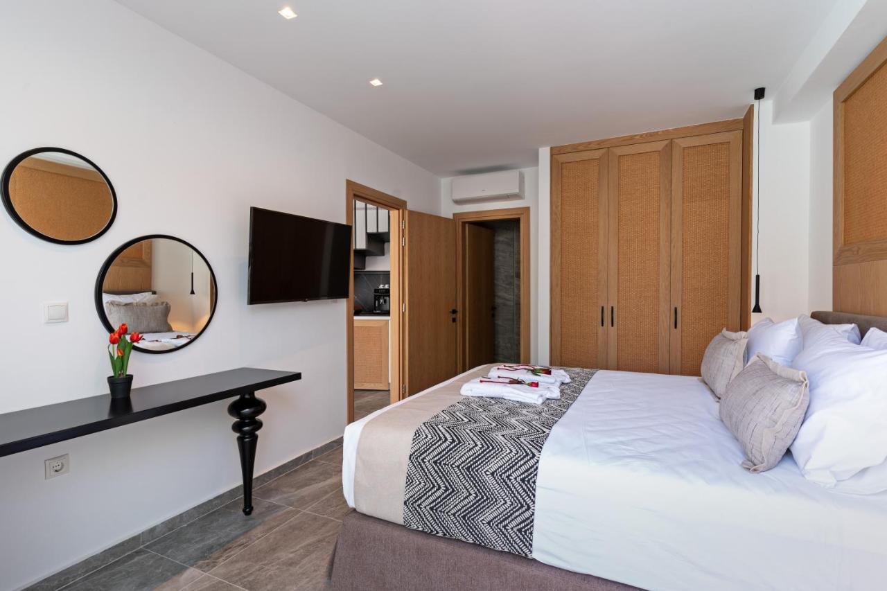 Suite with Private Pool,1113178527:JPEG