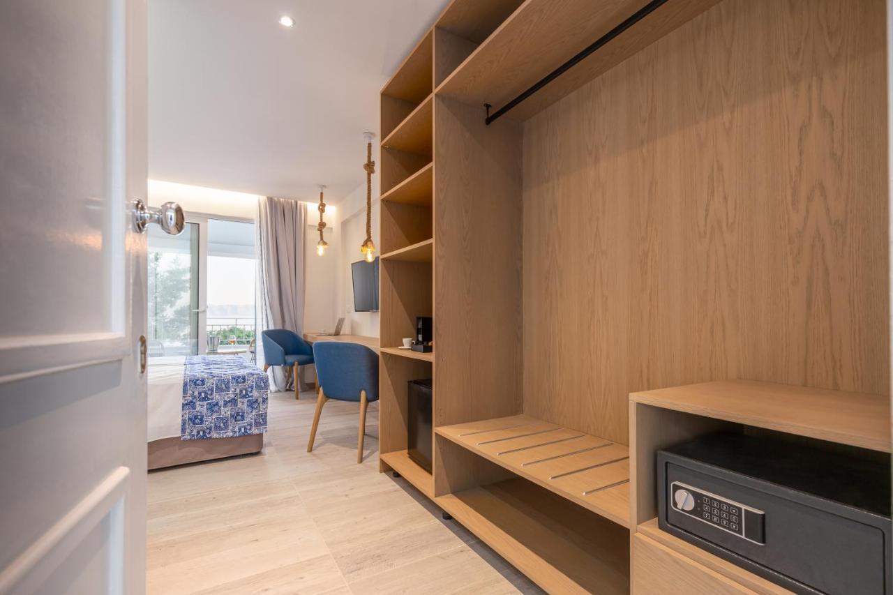 Deluxe Double or Twin Room with Sea View,1117962021:JPEG