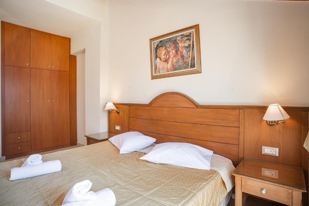 Queen Studio,1119572601:JPEG