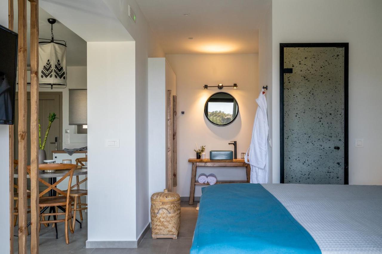 Deluxe Suite with Private Spa Bath