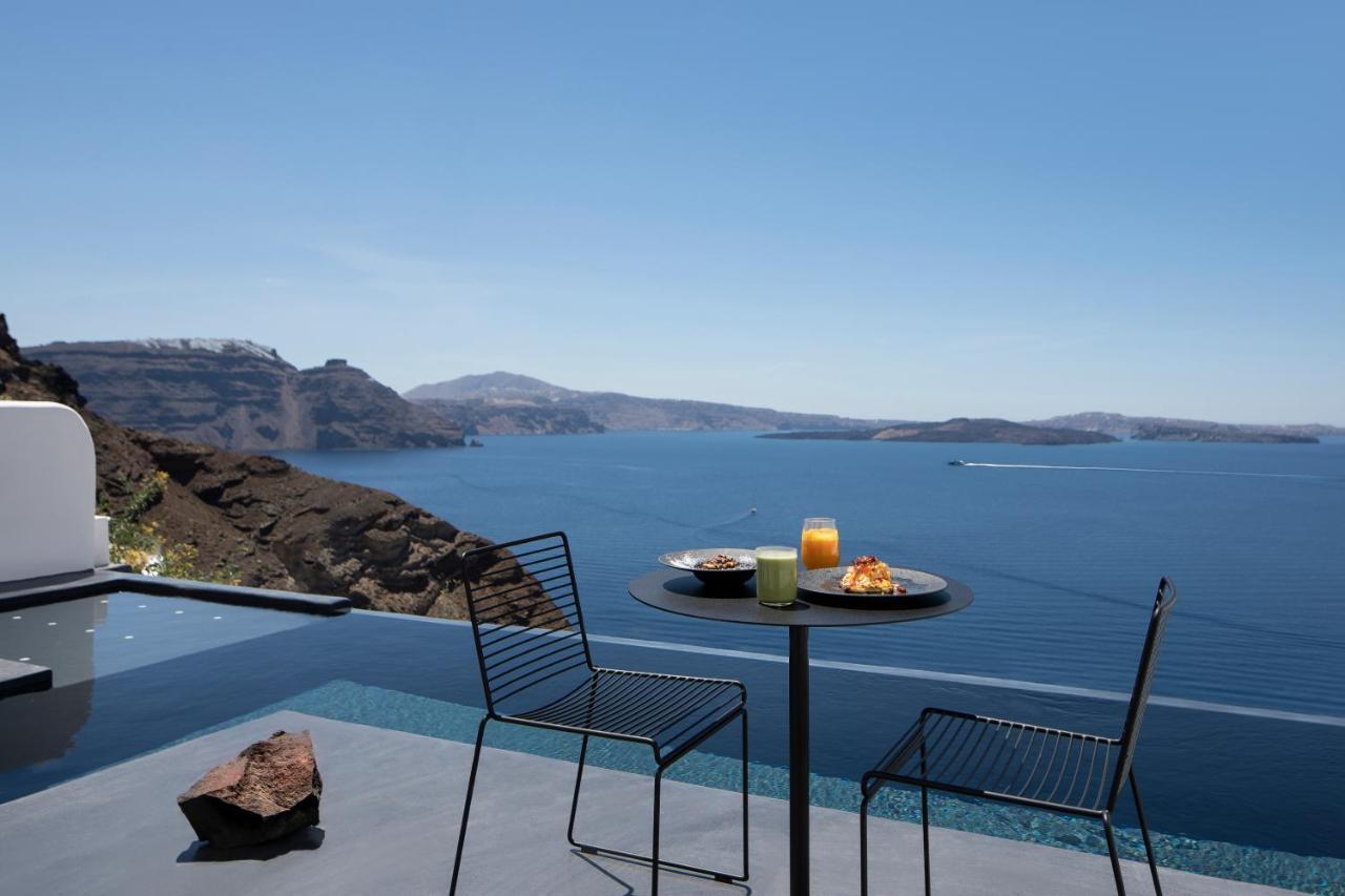 Grand Villa with Outdoor Private Pool & Caldera View