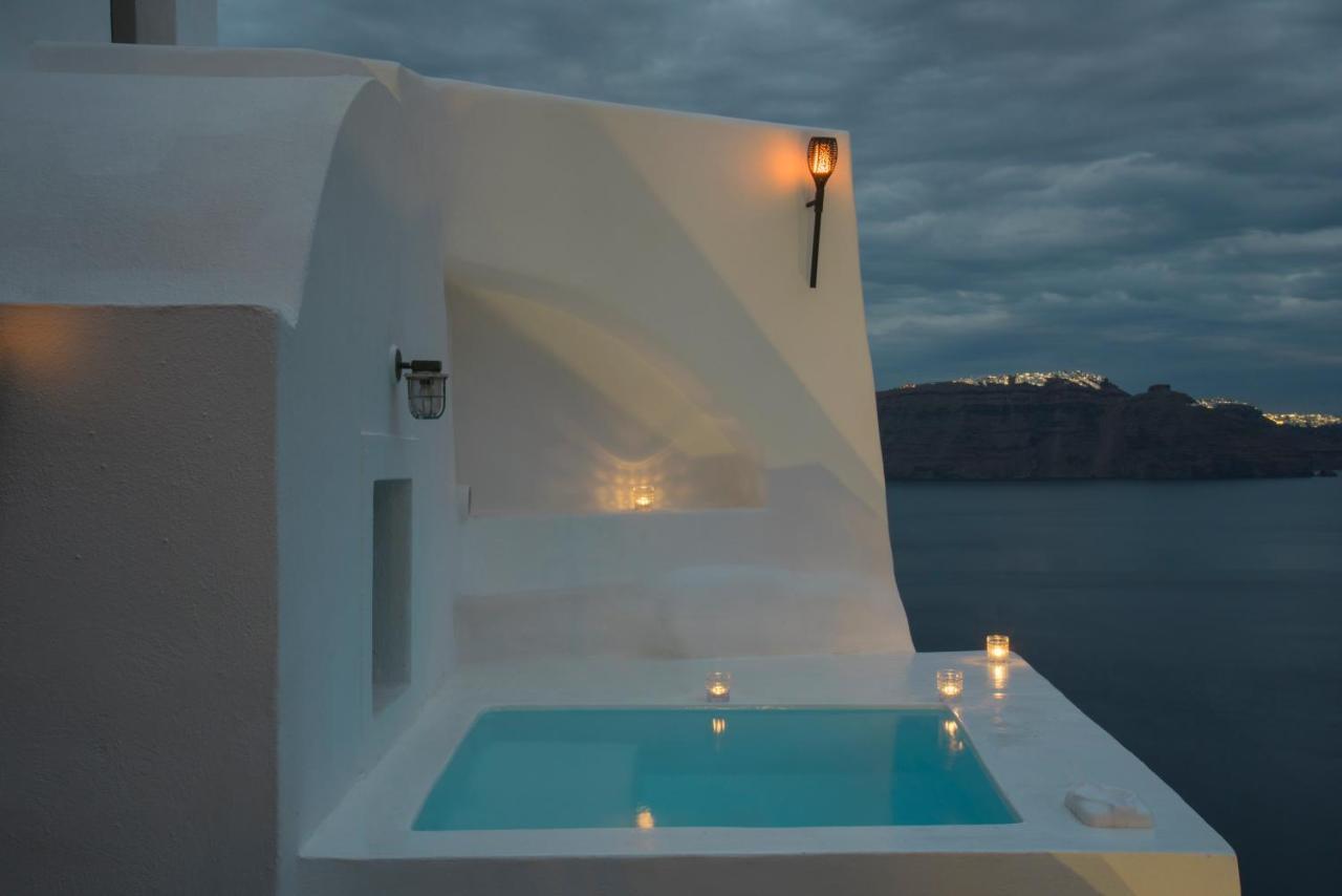 Superior Suite mit Whirlpool und Blick auf den Caldera
