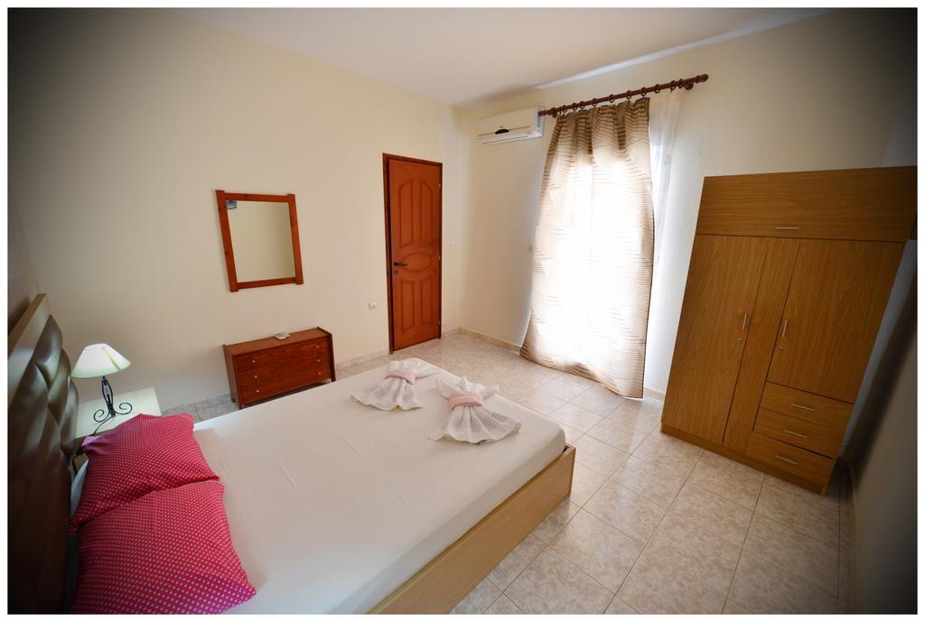 Family Apartment Split Level (6 Adults),113638124:JPEG