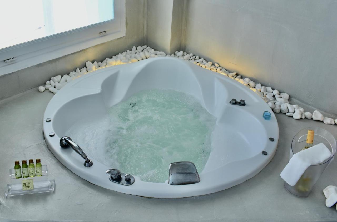 Daphne Superior Studio Sea View with Indoor Jetted Tub