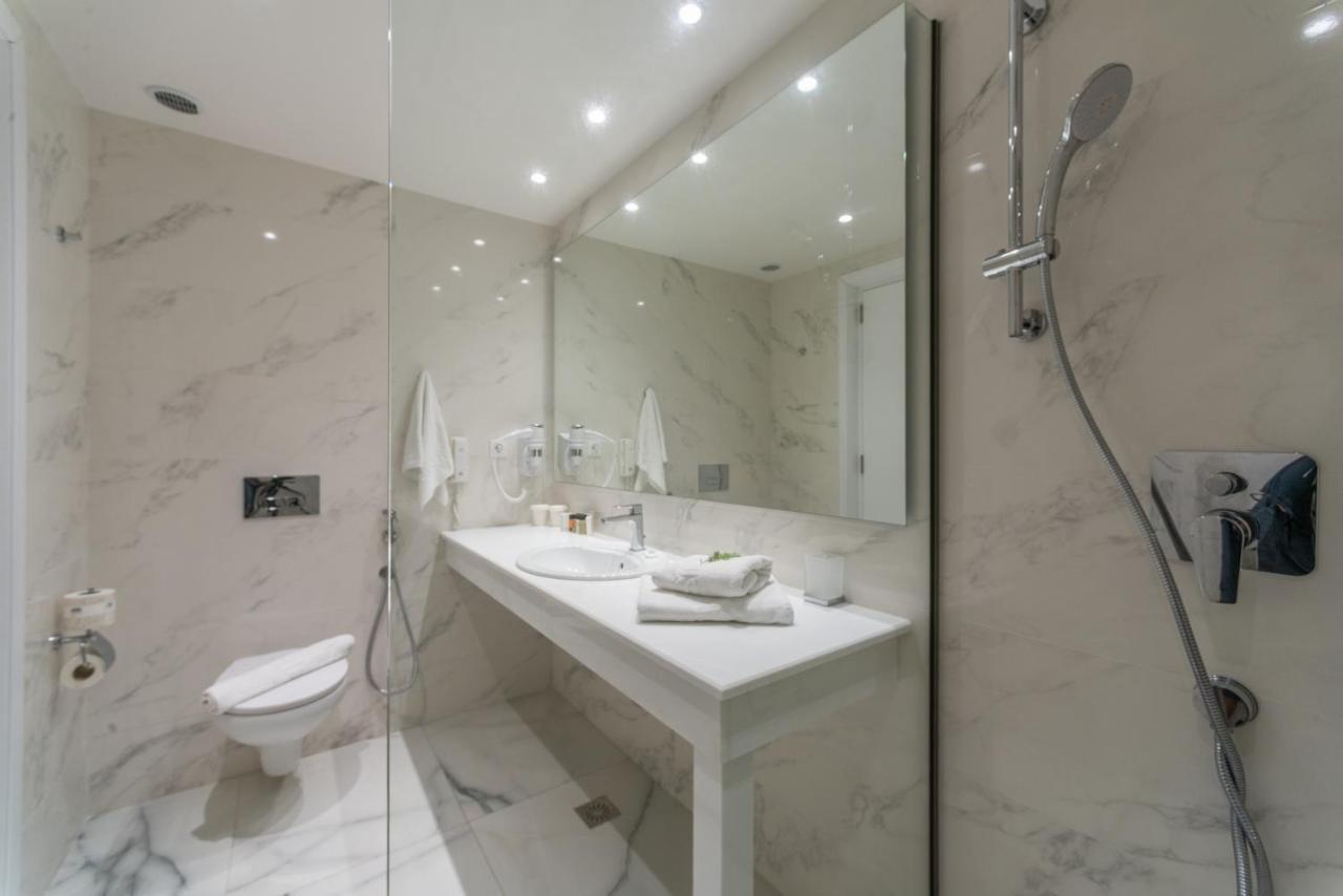 Double or Twin Room with Swimming Pool Access