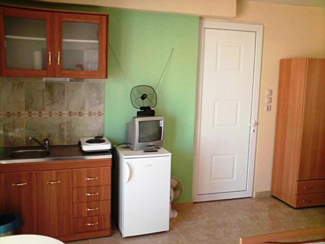 Studio (2 Adults),11565505:JPEG