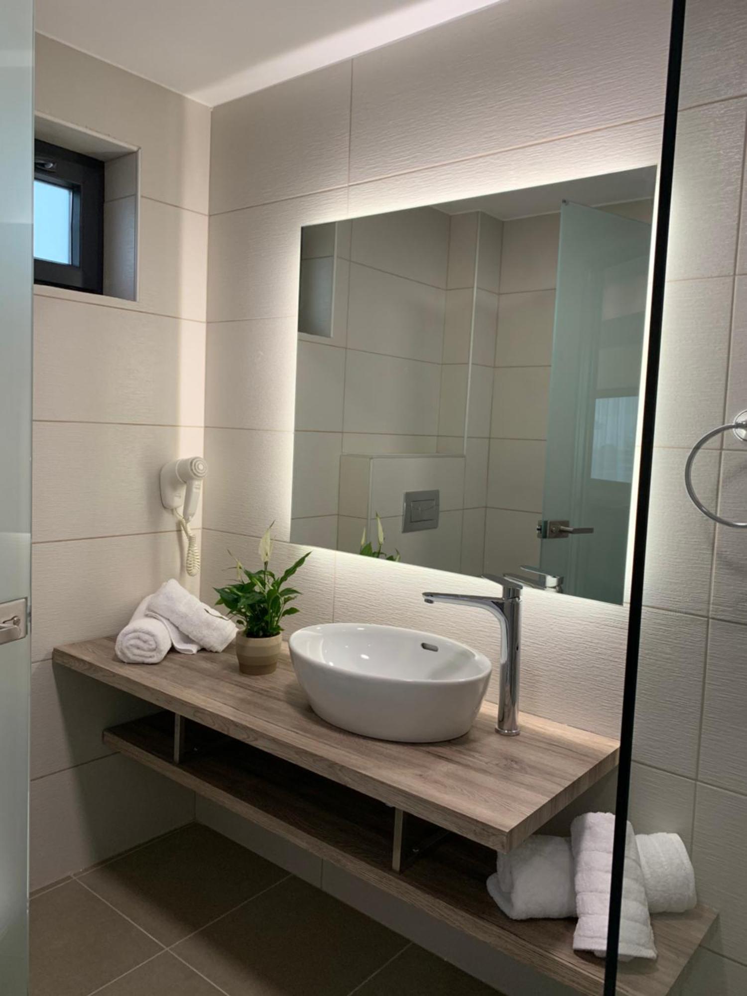 Deluxe Double or Twin Room City View