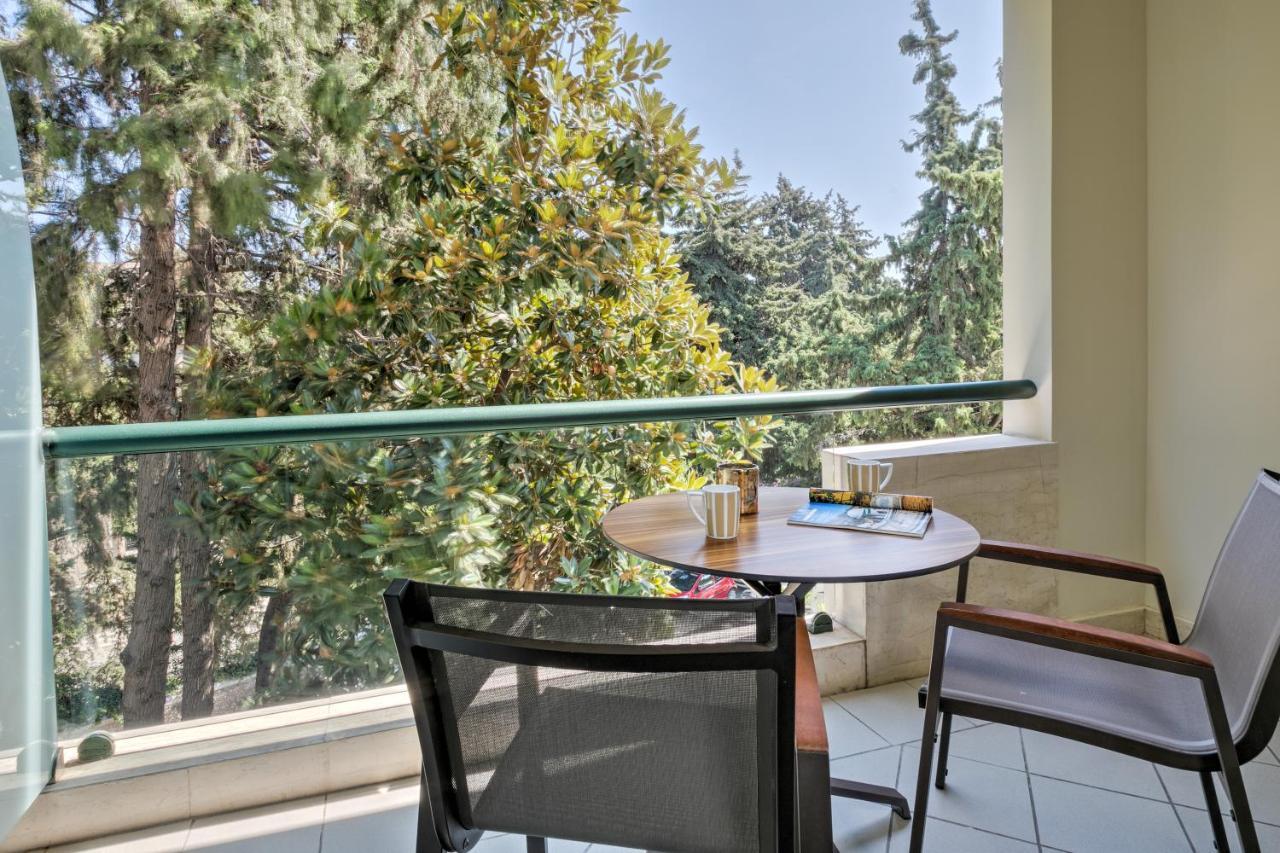 Executive Park Suite