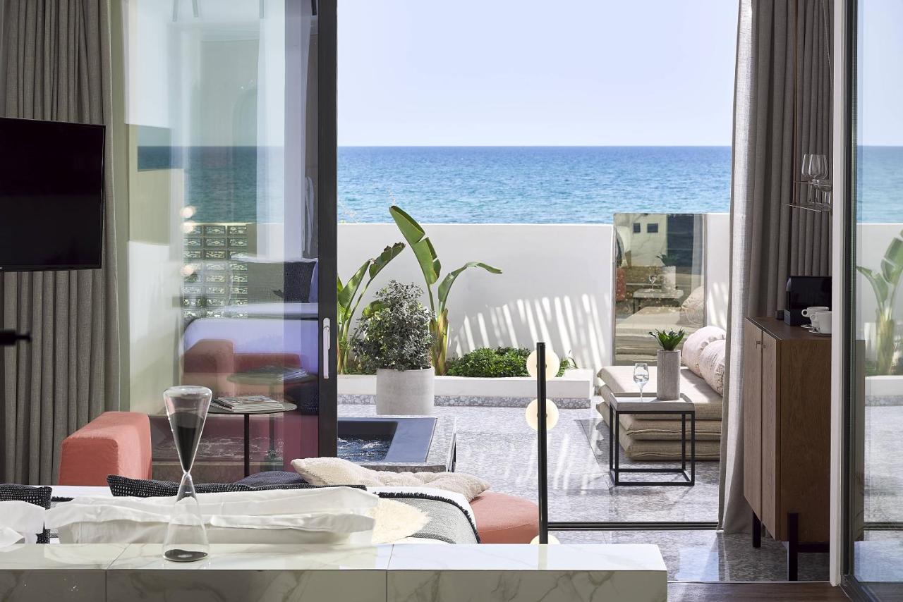 Deluxe Suite Outdoor Jacuzzi Sea View