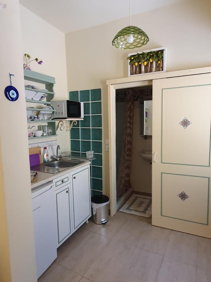 One-Bedroom House,1191181771:JPEG