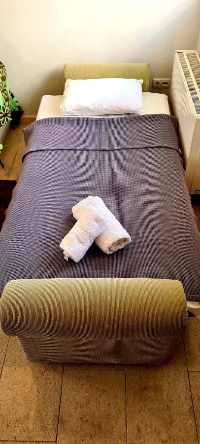 One-Bedroom House,1372719065:JPEG