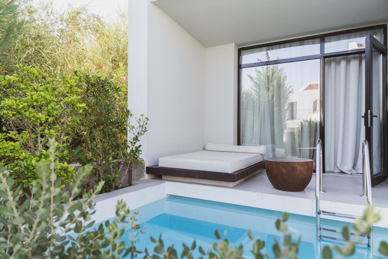 Double or Twin Swim Up Room
