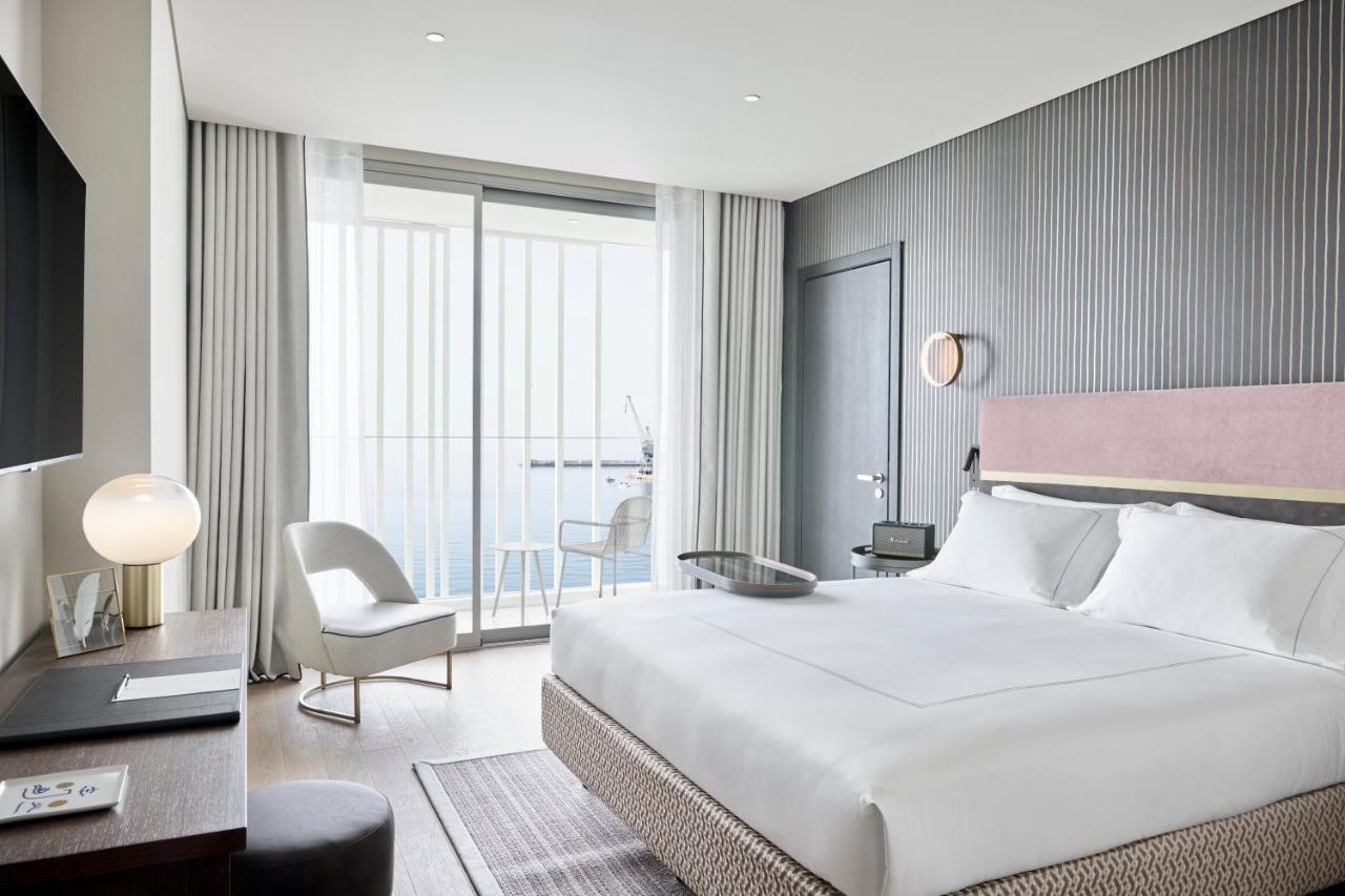 Deluxe Seafront Room Balcony