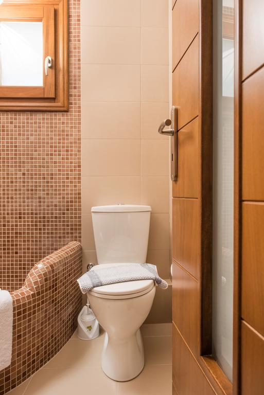 Studio (2 Adults),120535842:JPEG