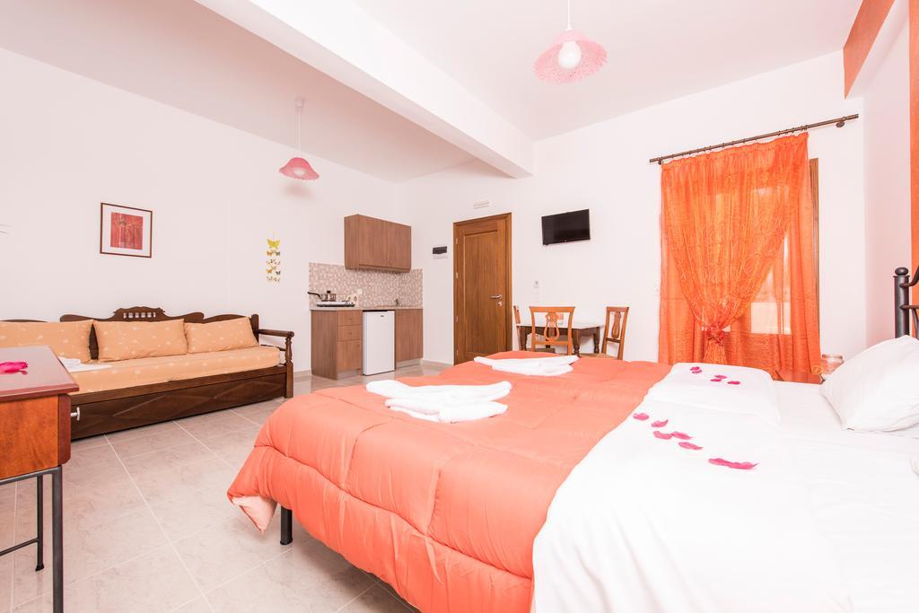 Family Studio (3 Adults),120549759:JPEG