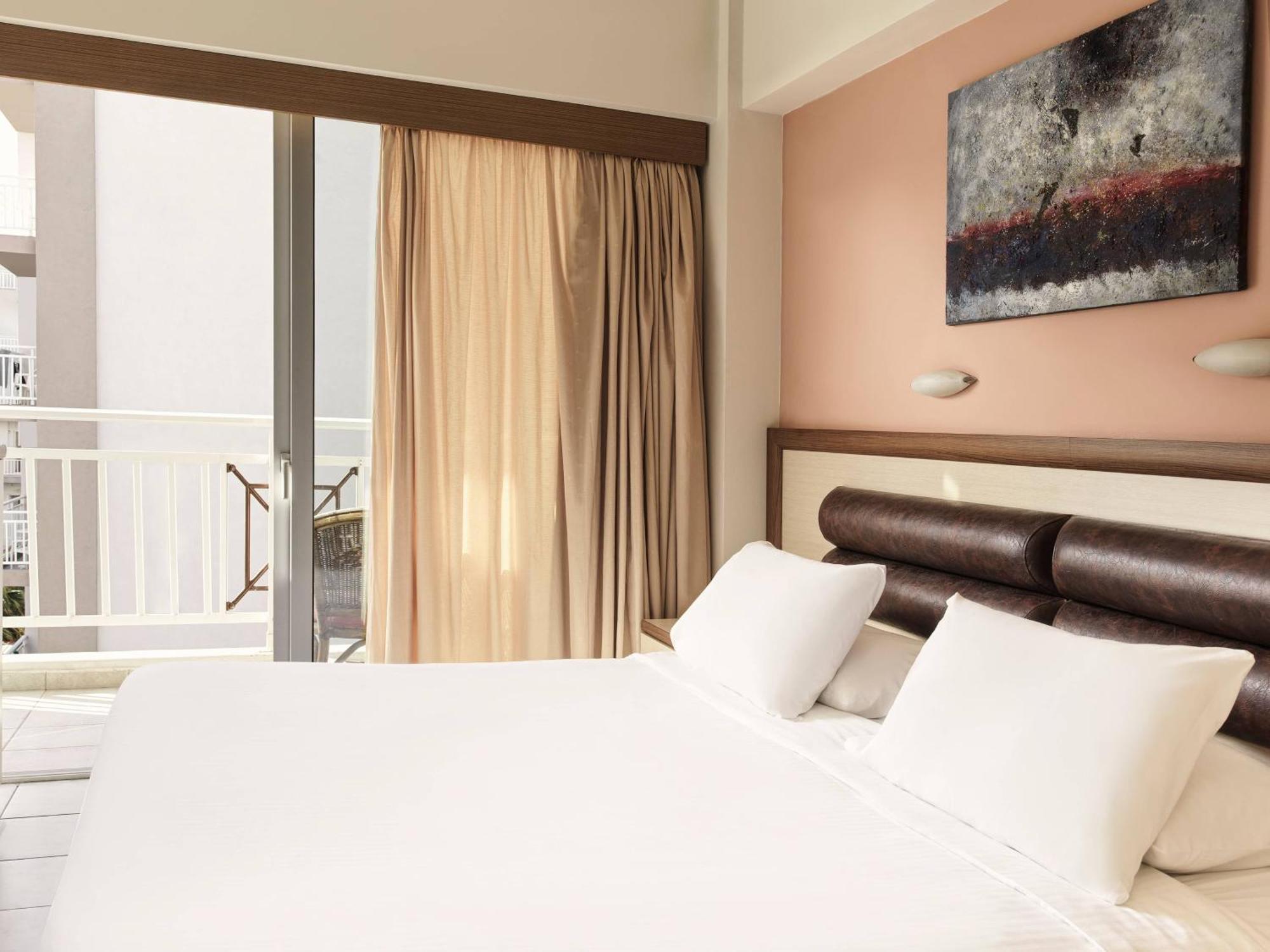 Double or Twin Room Pool Level