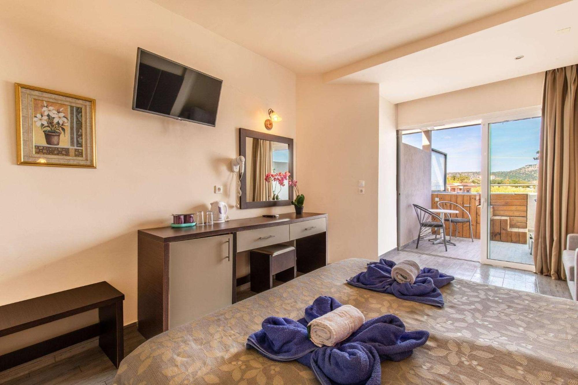 Deluxe Double with Outdoor Jacuzzi