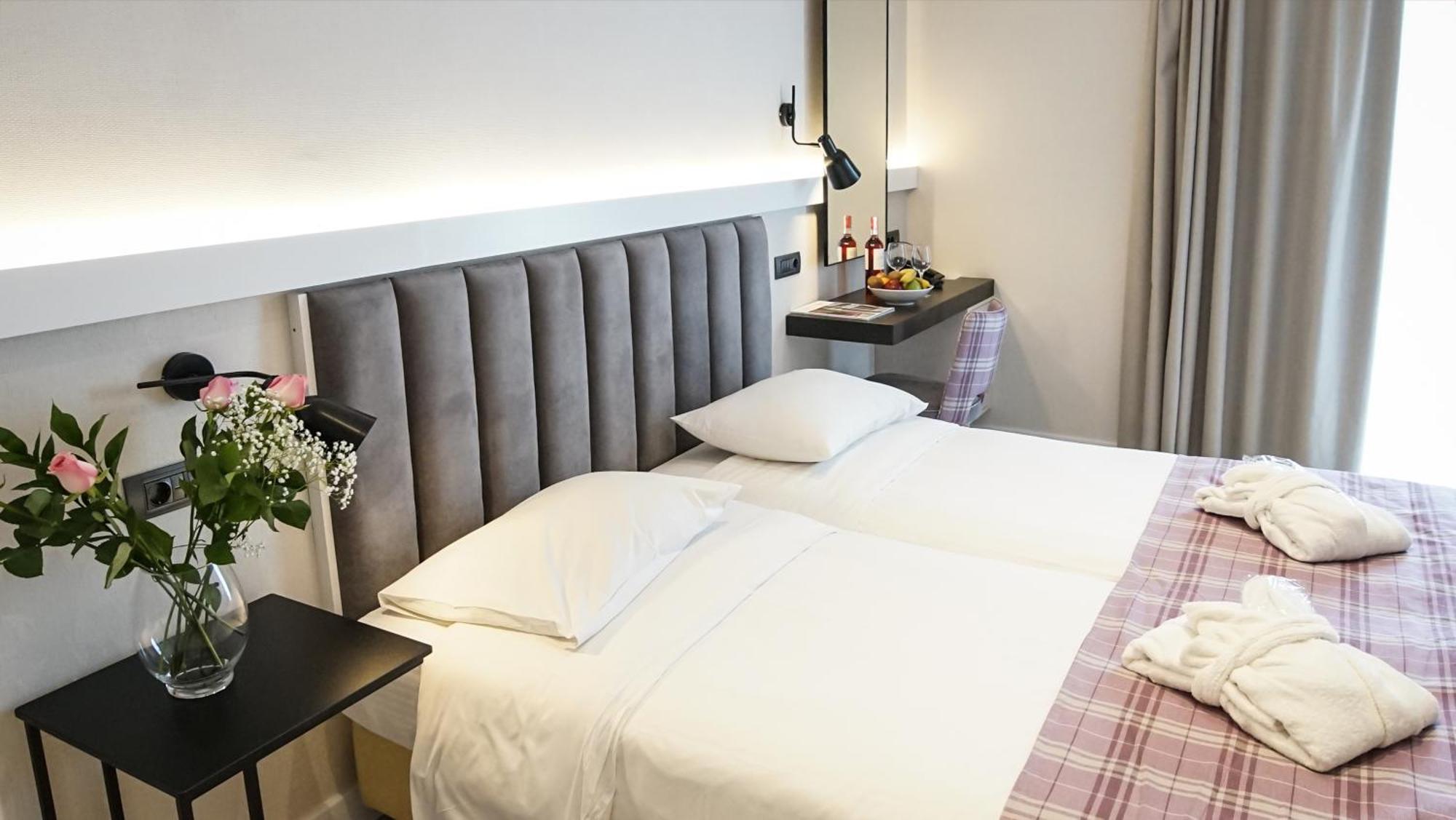 Quarto Executivo com Cama de Casal ou 2 de Solteiro