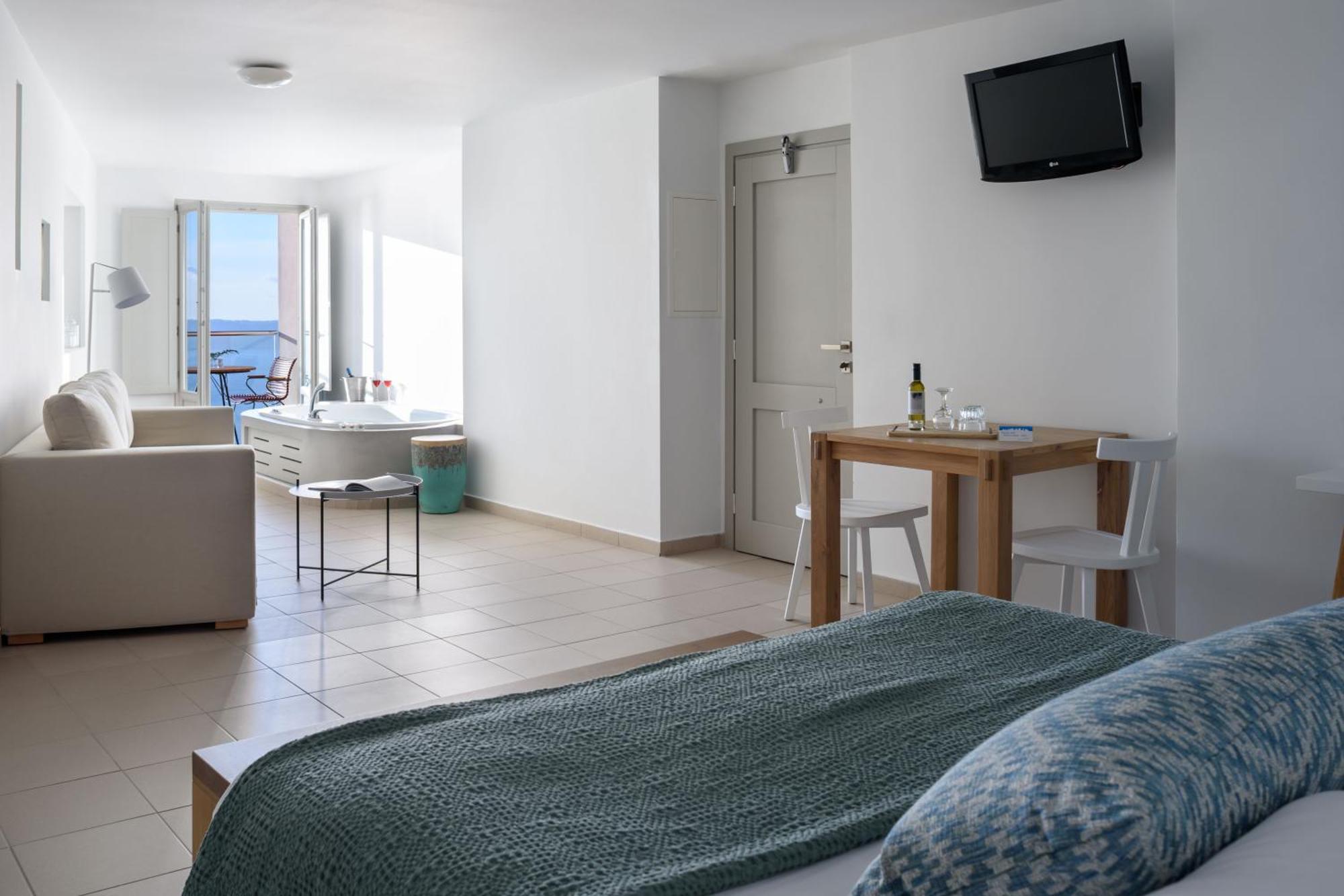 Panorama Suite Caldera View