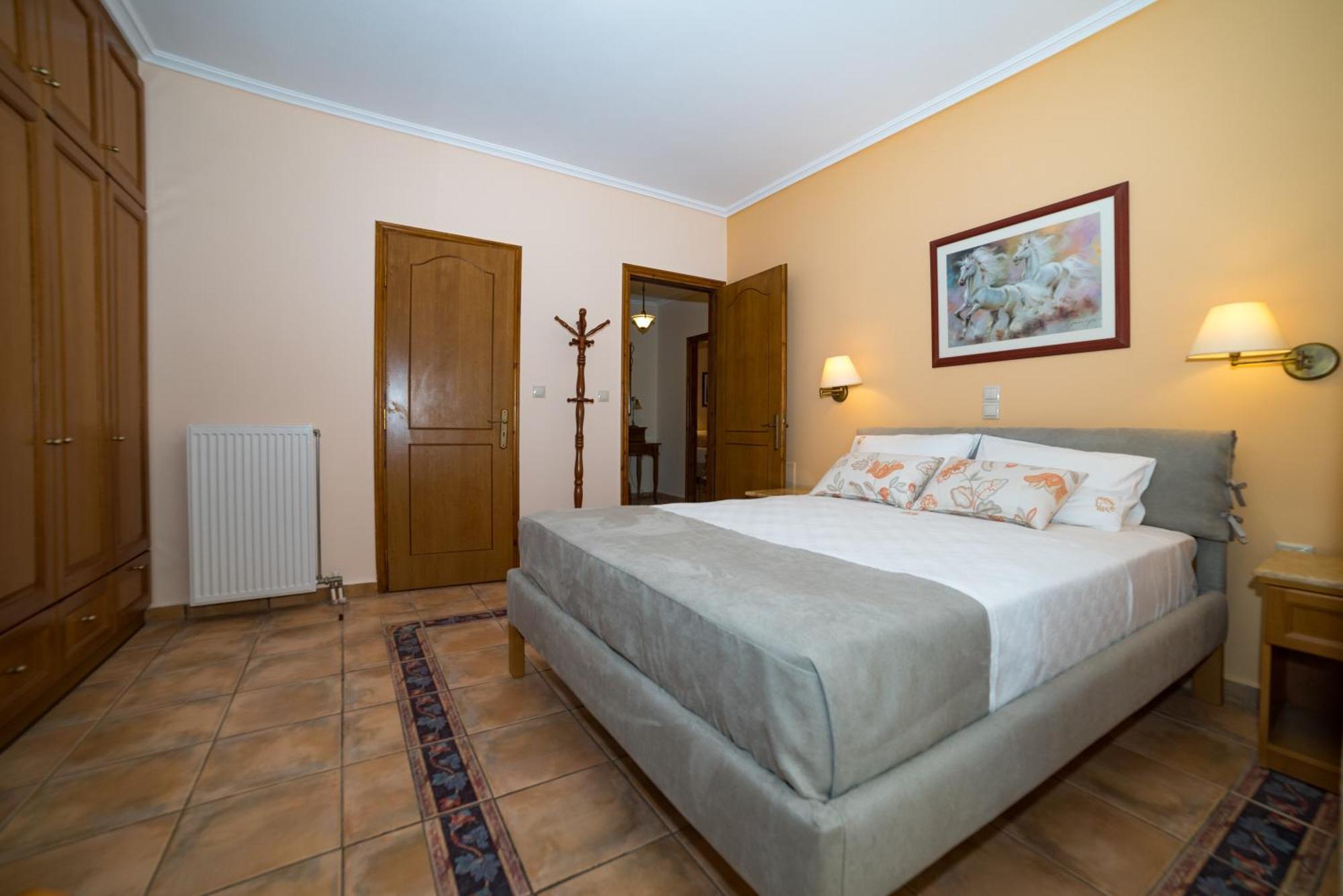 Deluxe Queen Suite