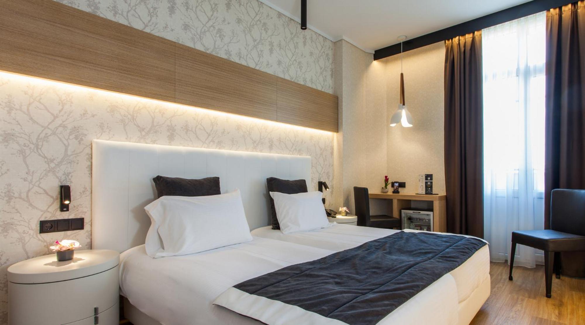 Tweepersoonskamer met 2 Aparte Bedden en Balkon
