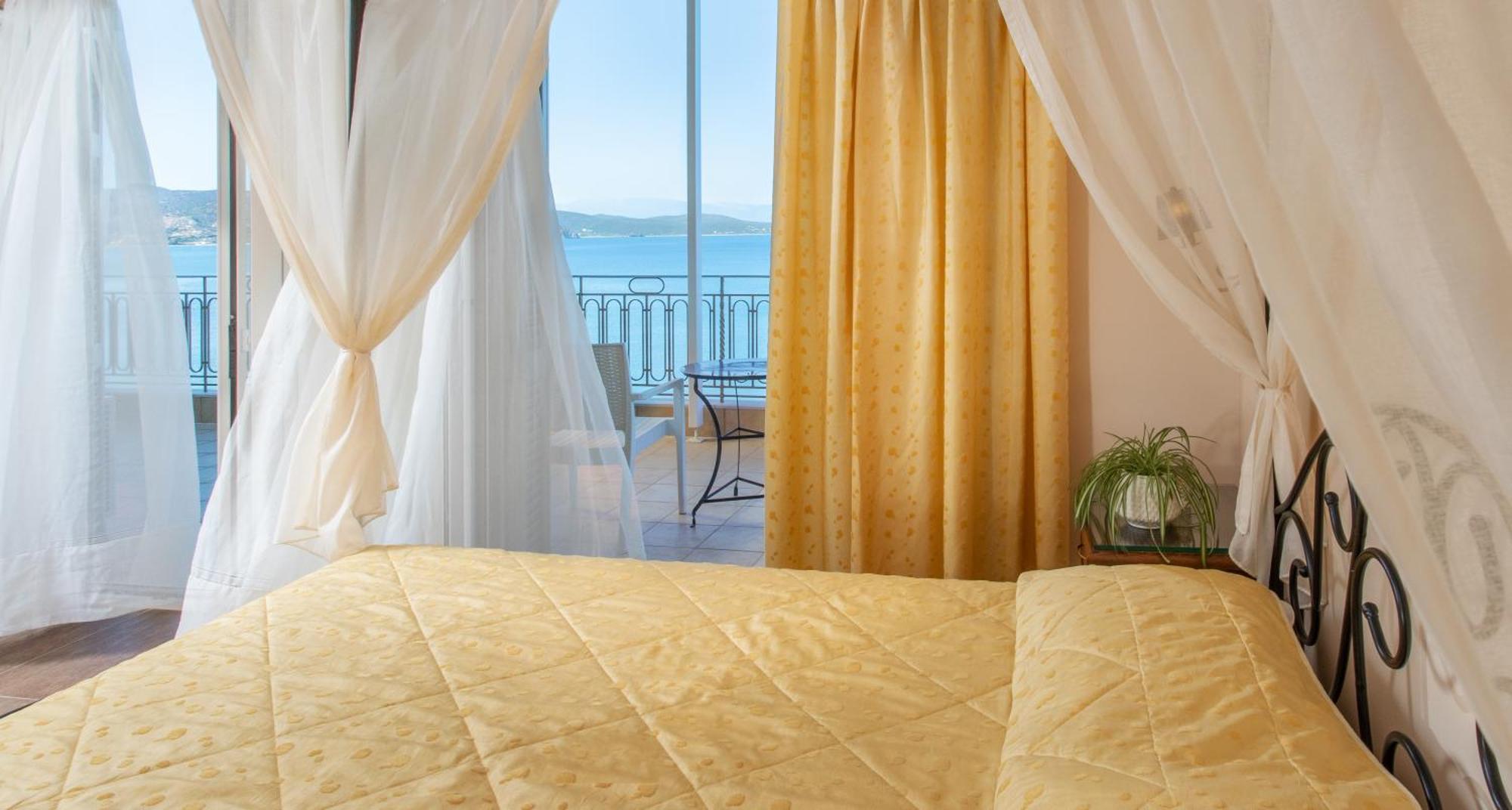 Deluxe Δίκλινο Δωμάτιο με Μπαλκόνι και θέα στη Θάλασσα