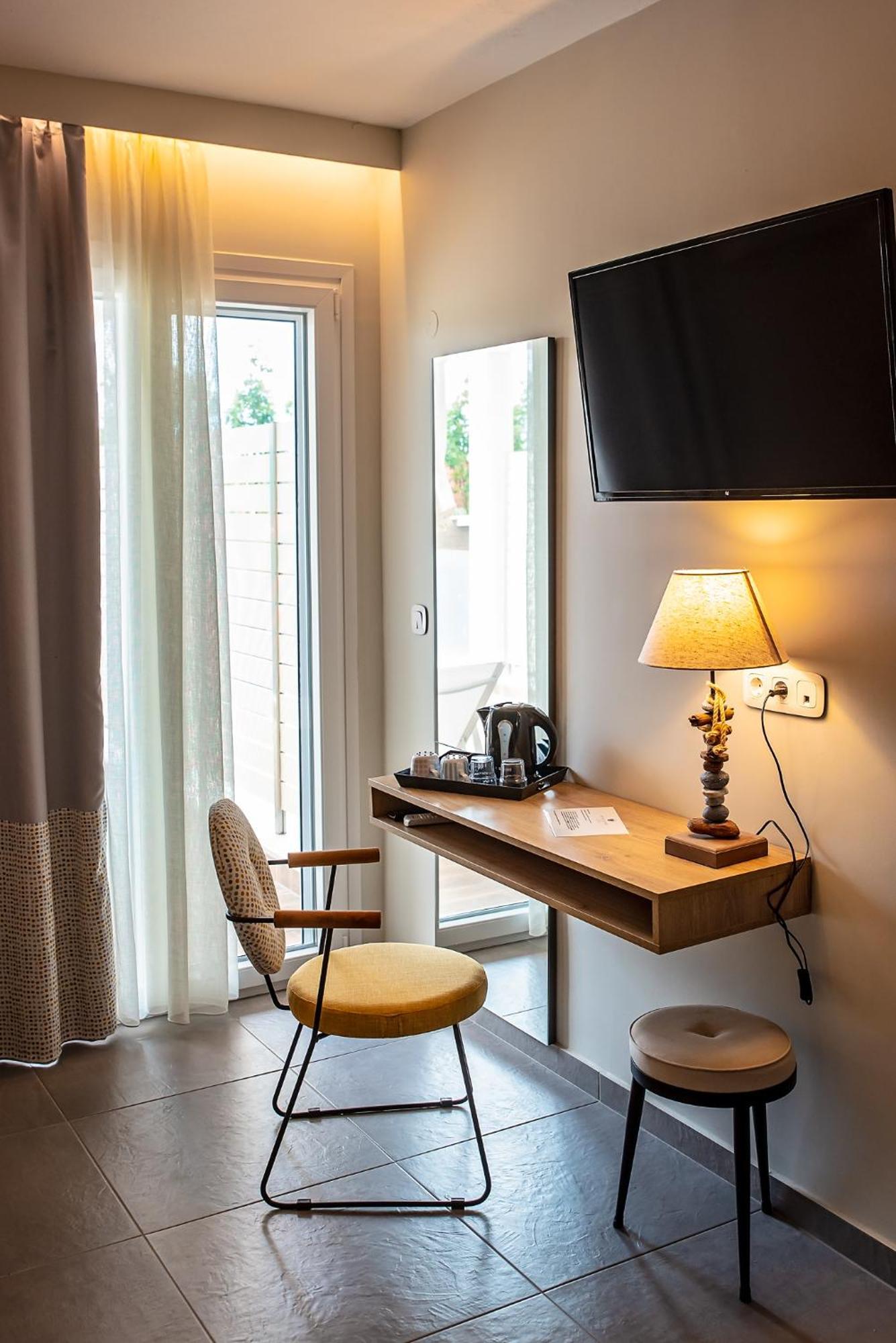 Suite mit eigenem Pool und Gartenblick