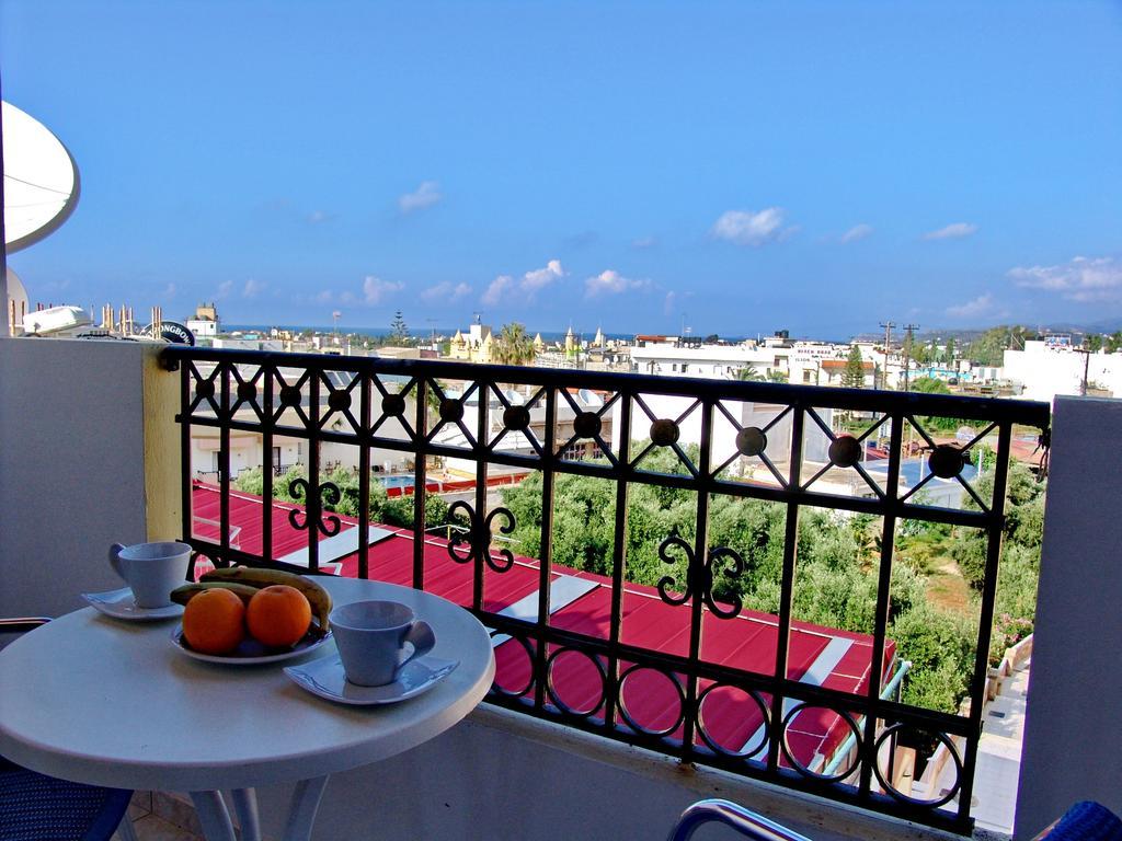 Studio (2 Adults),122260384:JPEG