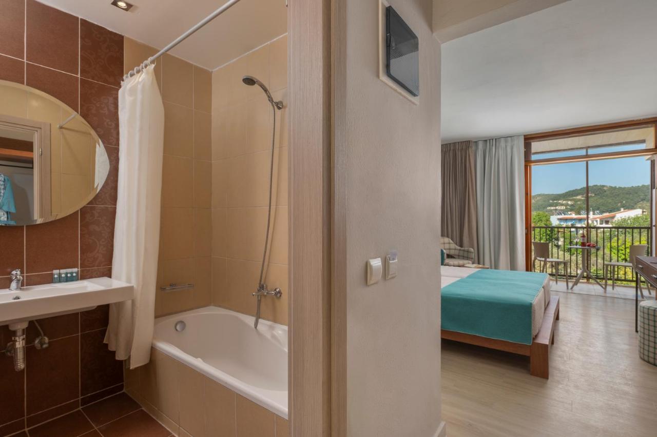 Standard Room Side sea view