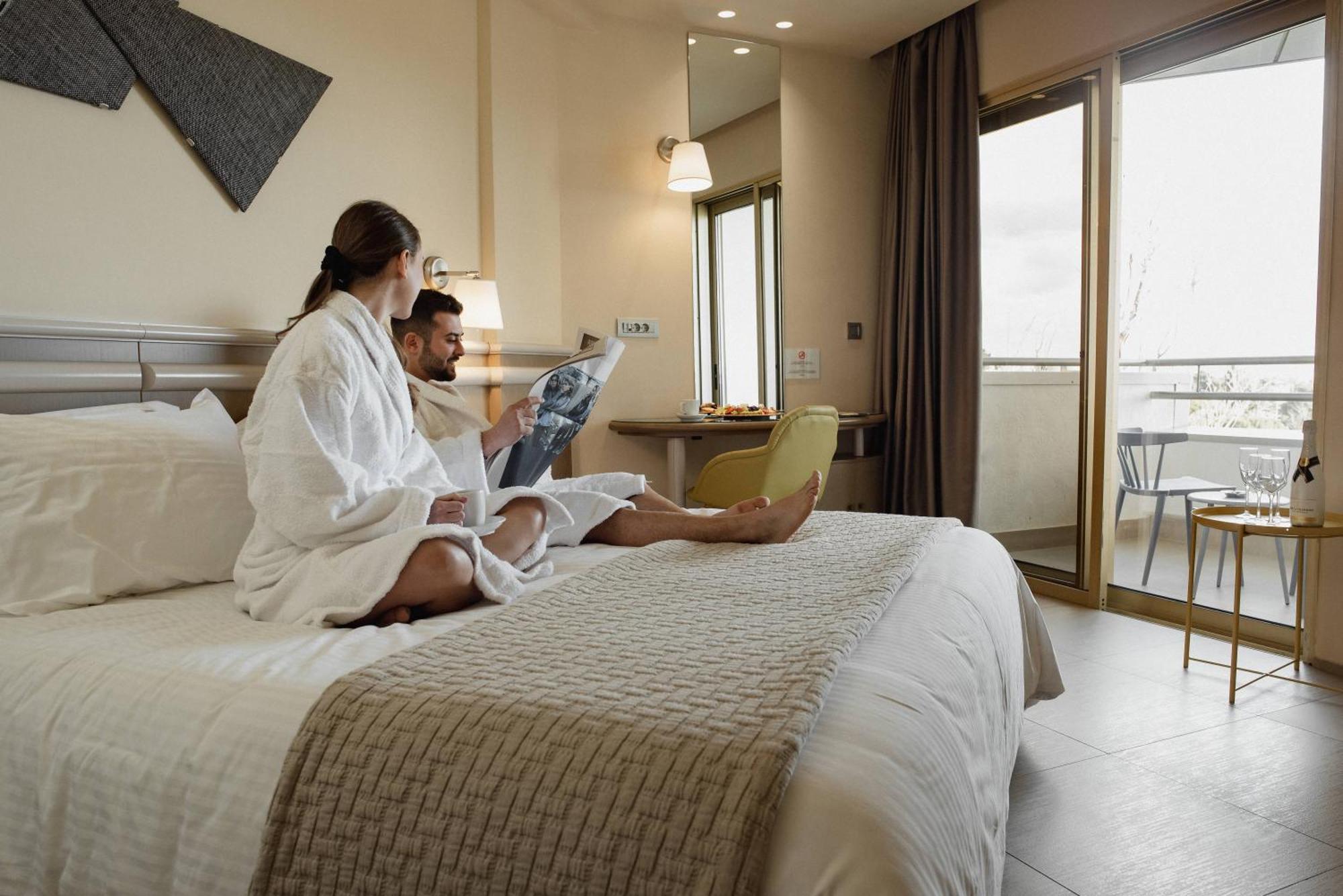 Superior Double or Twin Room with Side Sea View,1234933832:JPEG