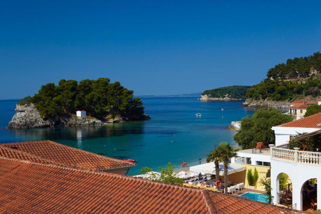 Attic One- Bedroom Apartment with Sea View ( 2 Adults & 2 Children)