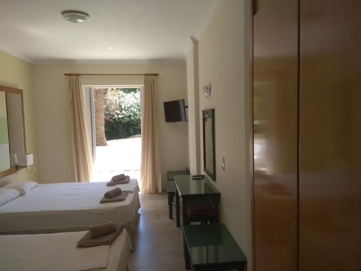 Triple Room with Garden View
