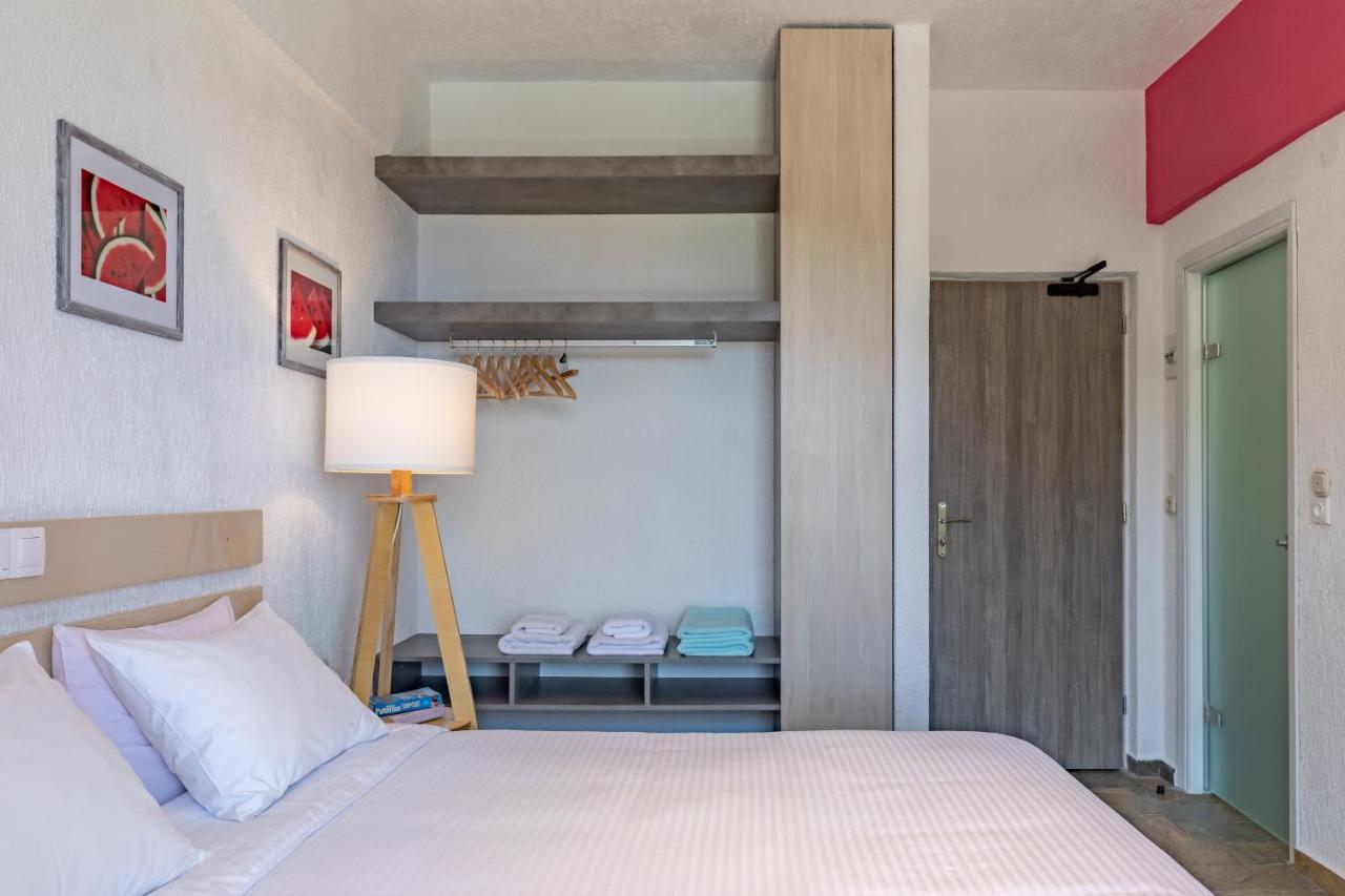 Double or Twin Room with Mountain View,1742710003:JPEG