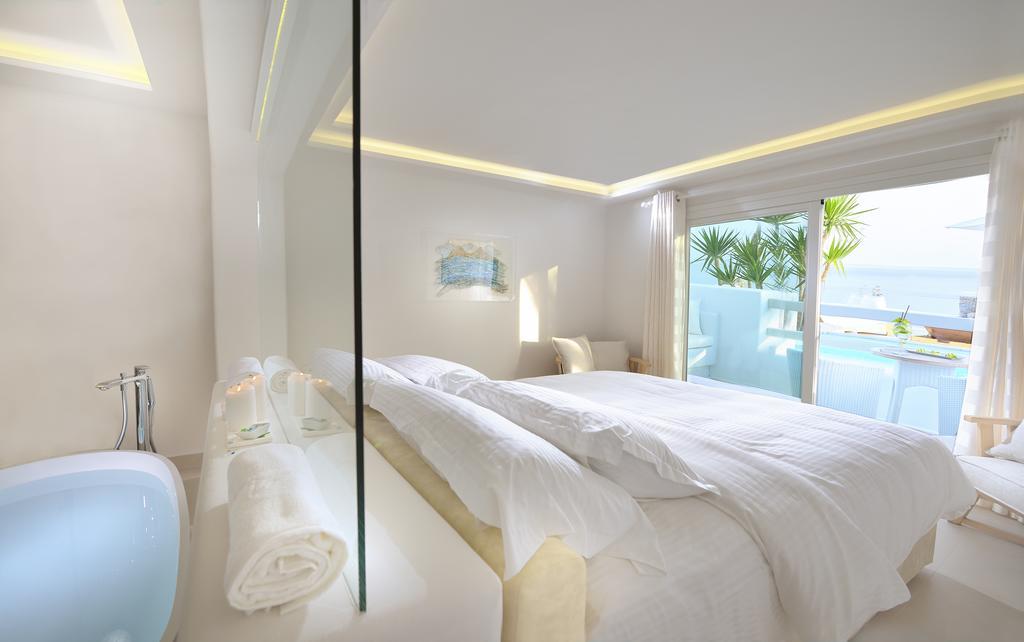 Elegant Suite Sea View with Private Pool