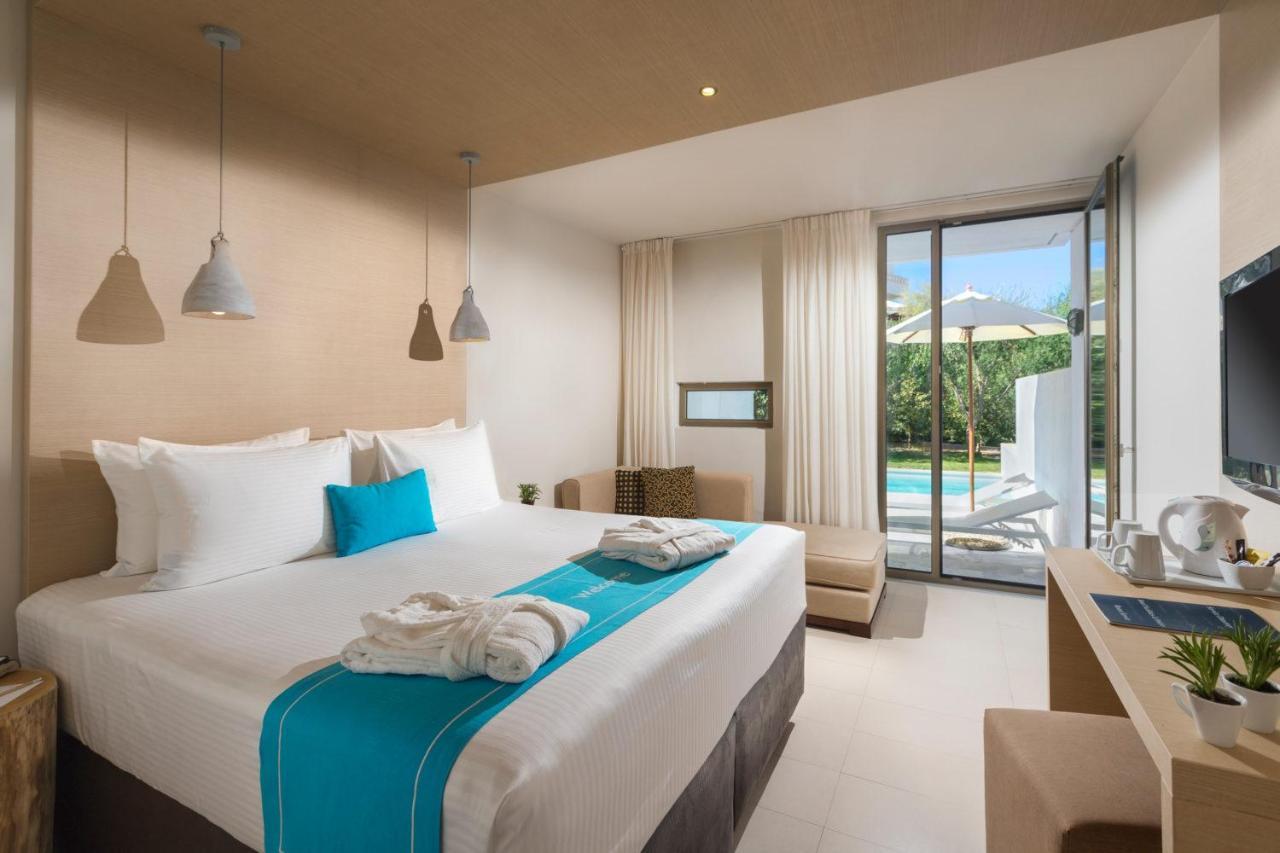 Double Room Sharing Pool & Garden View