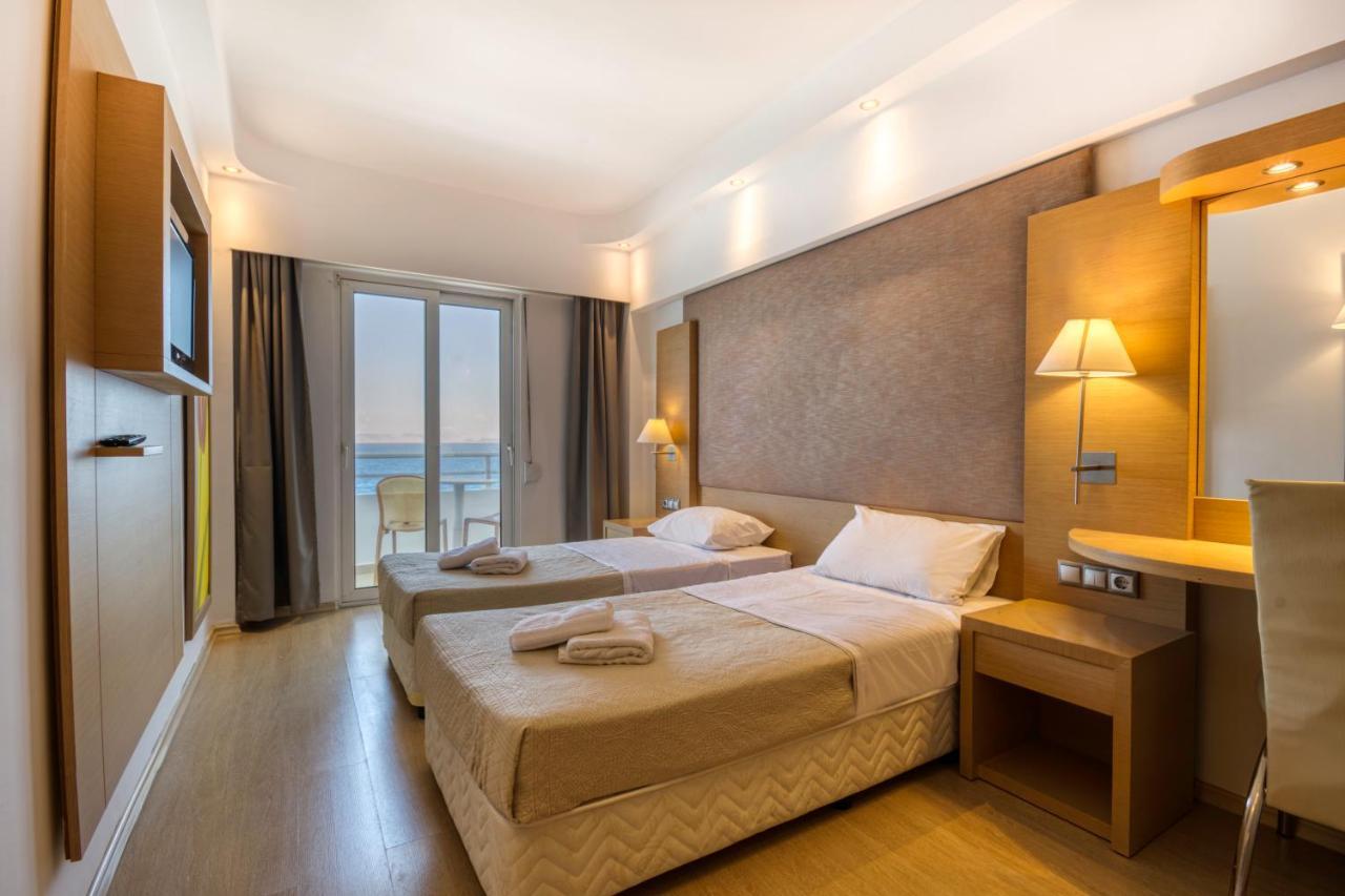 Double or Twin Room Sea View